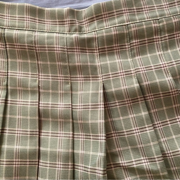 Plaid Green Pleated Skirt - Picture 2 of 2